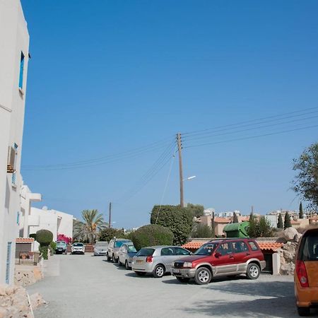Modern Apartment Not Far From The Beach Pafos Exterior foto