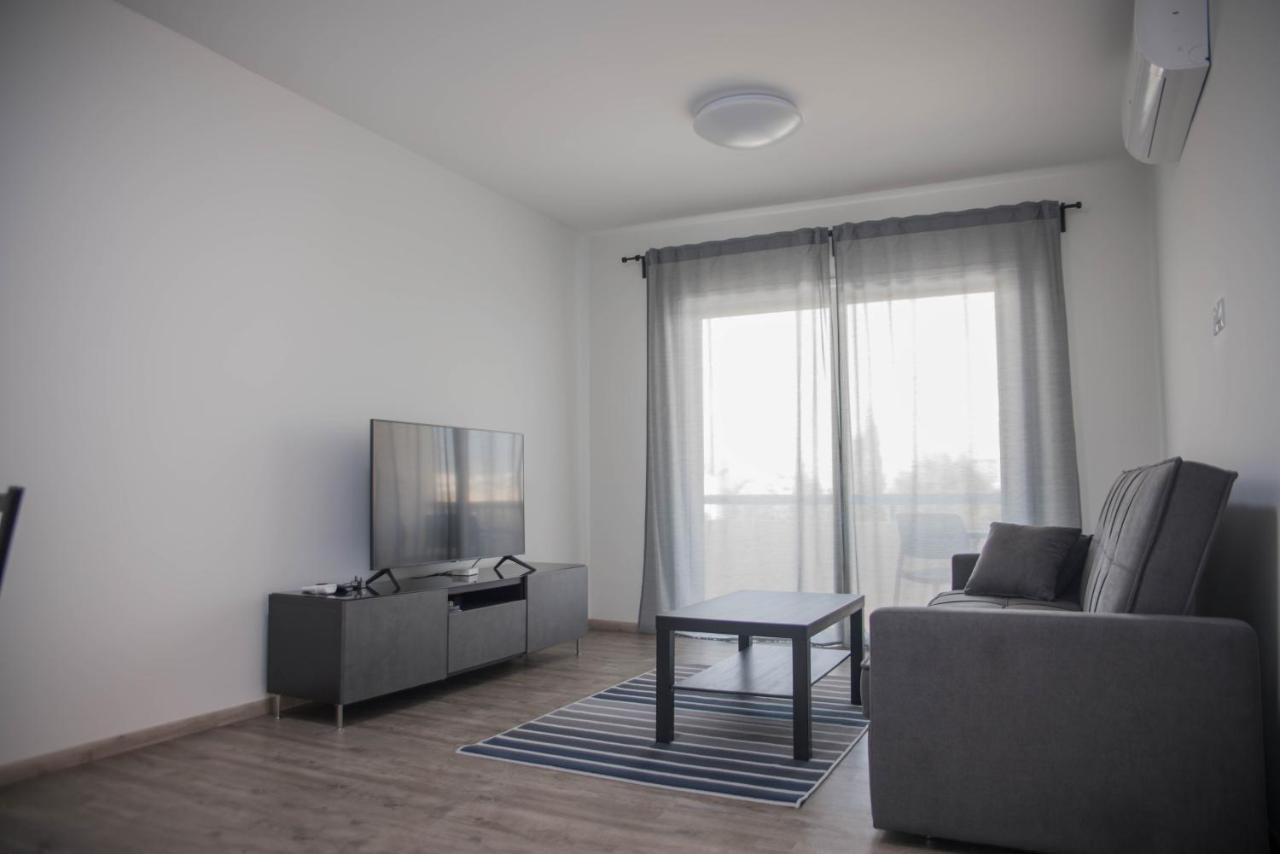 Modern Apartment Not Far From The Beach Pafos Exterior foto
